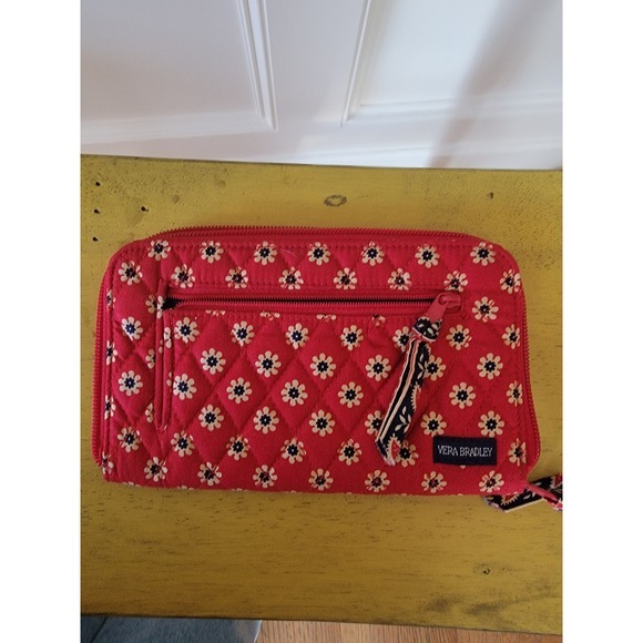 Vera Bradley Quilted Floral Wallet Clutch Red Zip Around - Picture 1 of 5